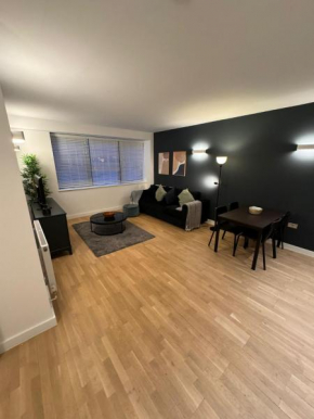 Seven Space 2 Bed 2 Bath Central Apartment